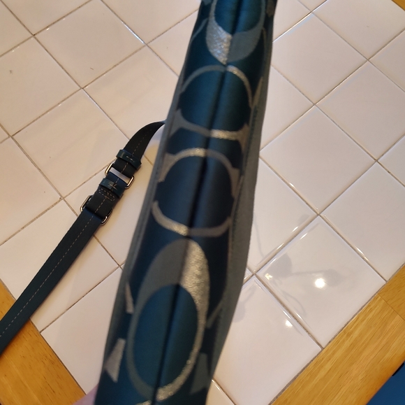 New Coach Teal Cross body bag. - Picture 9 of 9